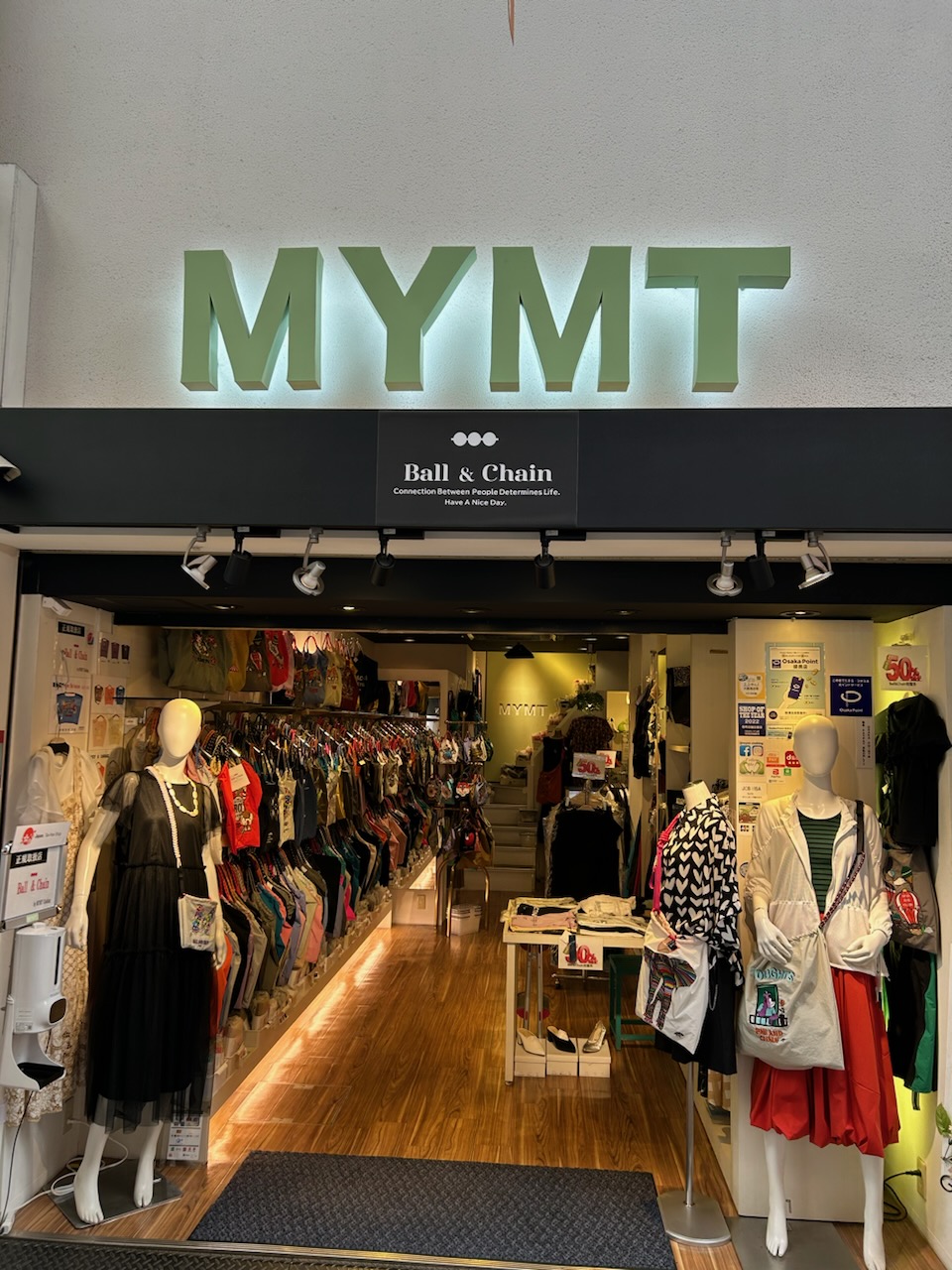 MYMT CLOTHING̎ʐ^